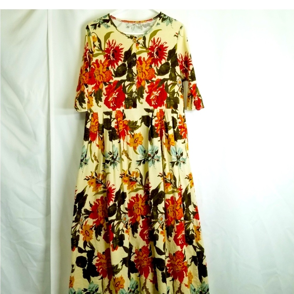 ☀️Absolutely Beautiful Dress. Has Pockets ☀️